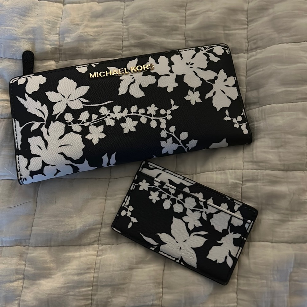 Gorgeous Michael Kors Wallet with Card Case!